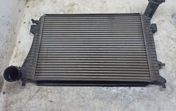 Volkswagen Golf V Intercooler radiator