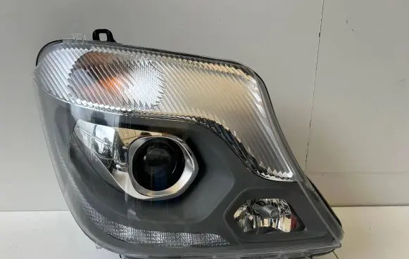 Mercedes-Benz Sprinter W906 Headlight/headlamp 9068203261