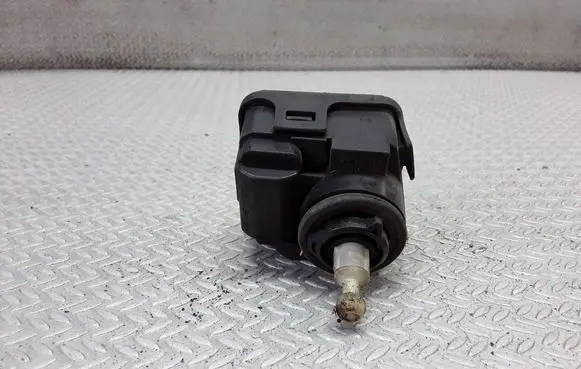 Headlight level adjustment motor