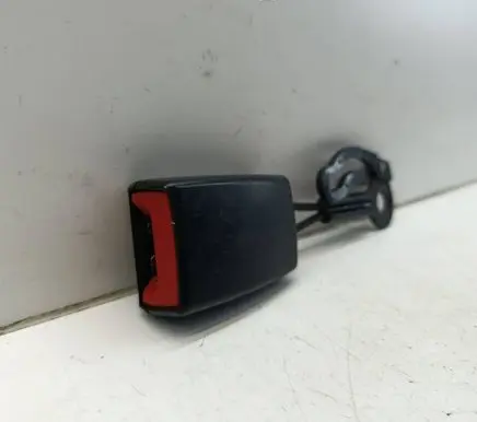 BMW X5 E70 Rear seatbelt buckle 7161640