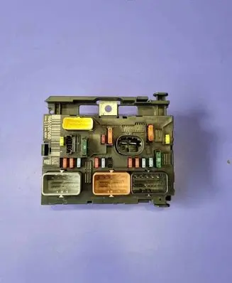 Peugeot 207 Fuse module 9661087080