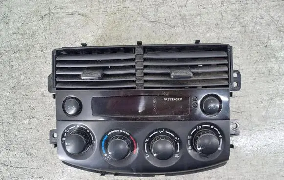 Toyota Sienna XL20 II Climate control/heater control trim 8401008090