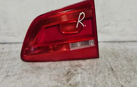 Volkswagen Touran II Tailgate rear/tail lights 1T0945094