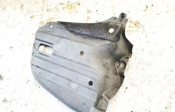 Toyota Avensis T250 Engine splash shield/under tray