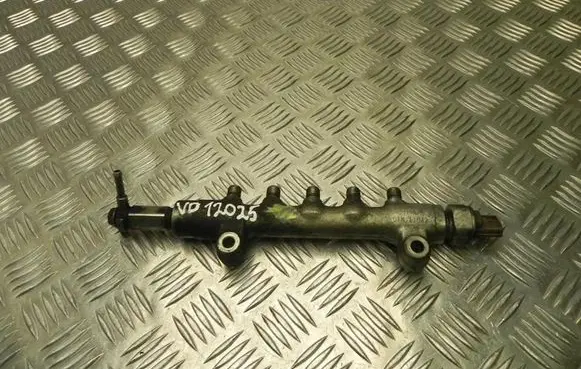 Subaru Legacy Fuel distributor 01M11042 VD12025