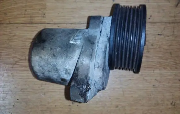 Mazda 6 Generator/alternator belt tensioner