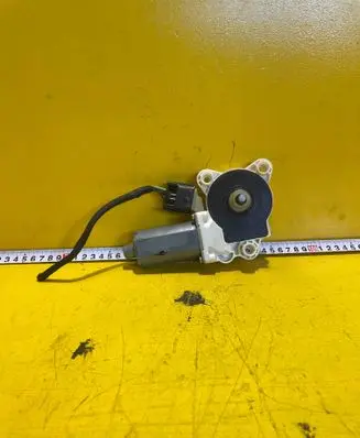 Mercedes-Benz SLK R171 Front door window regulator motor A1718201442