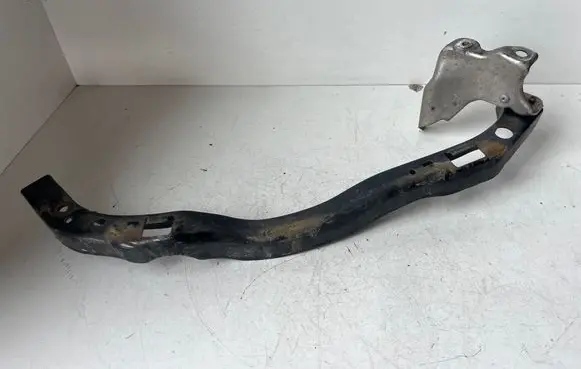 Subaru Legacy Headlight/headlamp mounting bracket