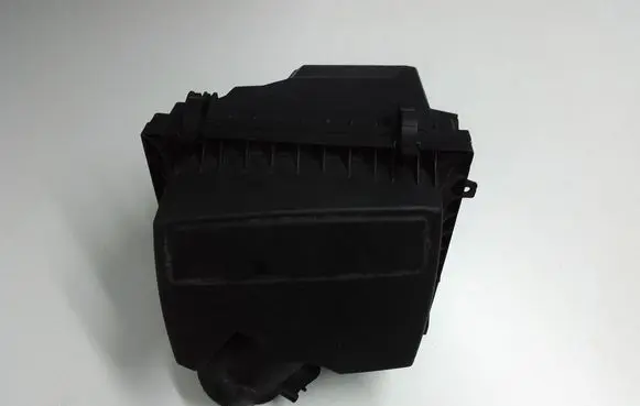 Ford Galaxy Air filter box DS739643KA