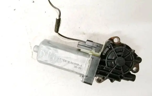 Mercedes-Benz C W203 Seat adjustment motor 0390203002 82041898-4