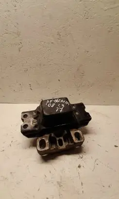 Skoda Octavia Mk2 (1Z) Engine mount bracket