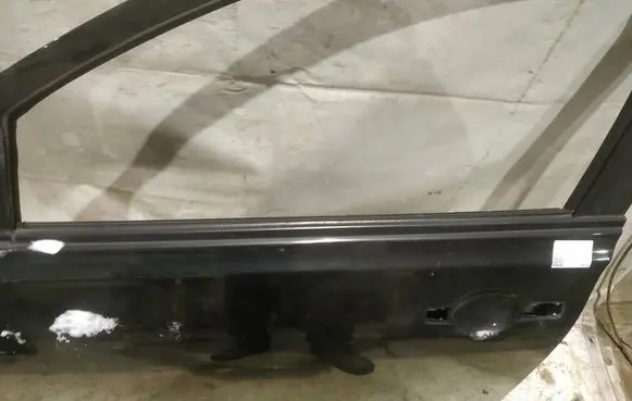 Nissan Qashqai Front door glass trim molding 