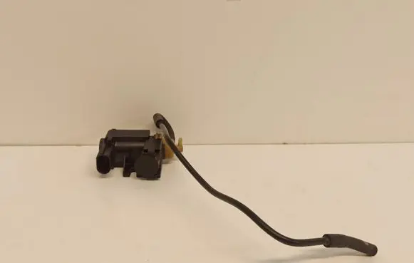 Audi A4 S4 B5 8D Vacuum valve 8K0906627