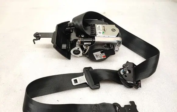 Volvo XC90 Front seatbelt 636198500C