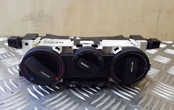 Audi A2 Climate control unit 8Z0819045C