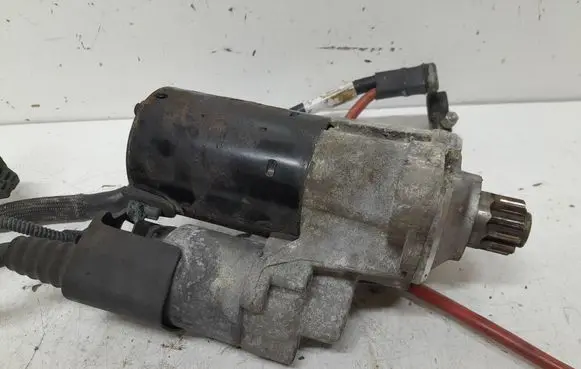 Volkswagen Golf V Starter motor 02E911023