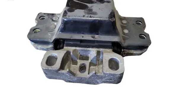 Volkswagen PASSAT B6 Engine mount bracket 3C0199555