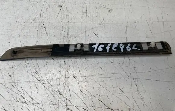 BMW 3 E46 Fender trim (molding) 8208665