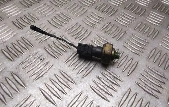 BMW 5 E39 Air conditioning (A/C) pressure sensor 64538370623