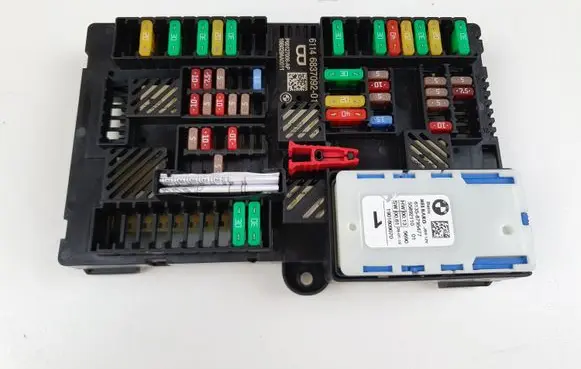 BMW 5 G30 G31 Fuse module 8795477 6837092