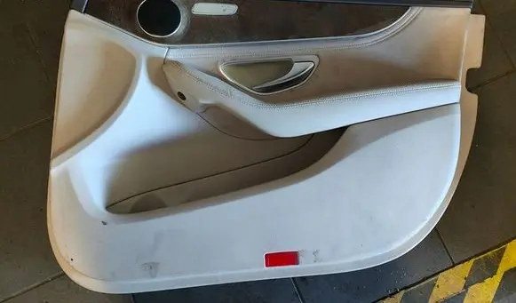Mercedes-Benz C W205 Front door card panel trim 115KW