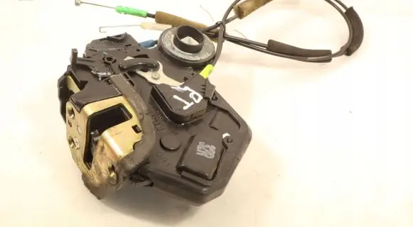 Toyota Avensis T250 Rear door lock 