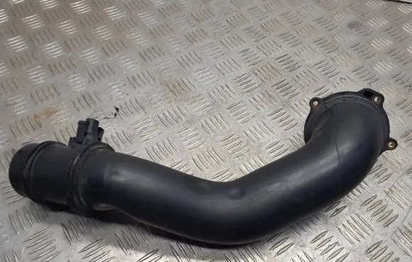 Infiniti Q70 Y51 Air intake duct part A6510900242