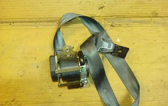 Renault Megane II Rear seatbelt 8200077387