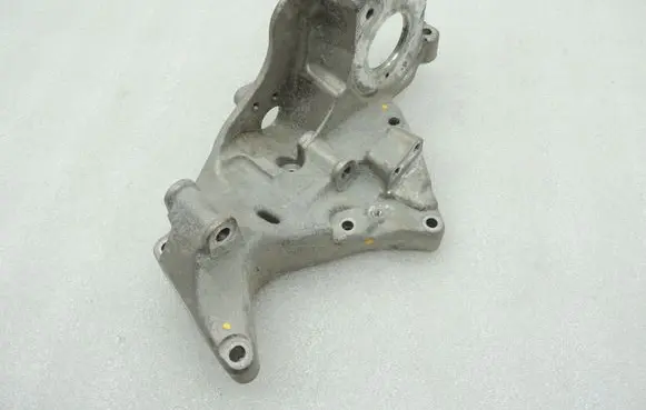 Volvo XC90 Generator/alternator bracket 31480996 31401103