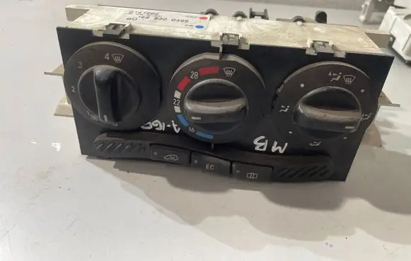 Mercedes-Benz A W168 Climate control unit 1688300485 Q141200
