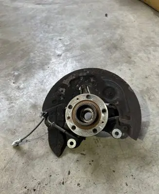 Front wheel hub