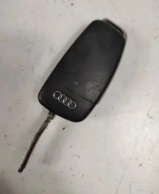 Audi A1 Ignition key/card A1647400130