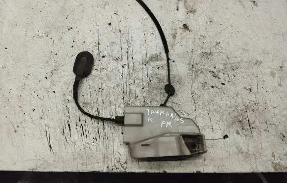 Volkswagen Touran I Front door lock loop/hook striker 