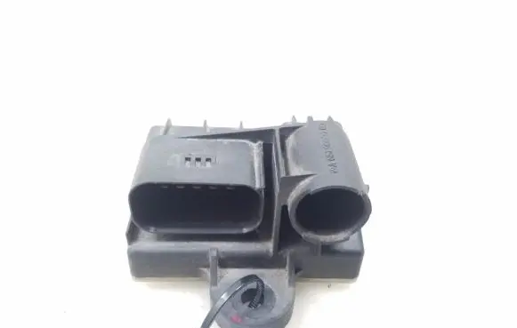 Infiniti Q70 Y51 Glow plug pre-heat relay A6519003103