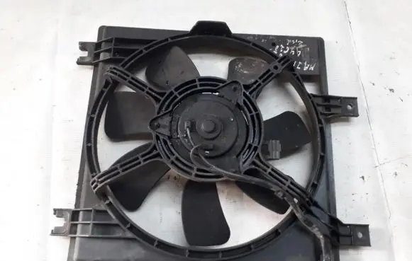 Mazda 626 Radiator cooling fan shroud
