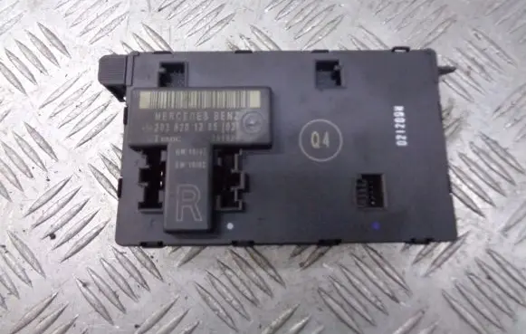 Mercedes-Benz C W203 Door control unit/module 203820128502