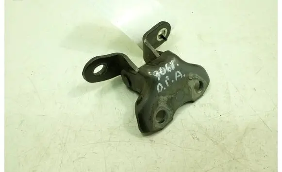 Toyota RAV 4 (XA40) Front door lower hinge 6873012120