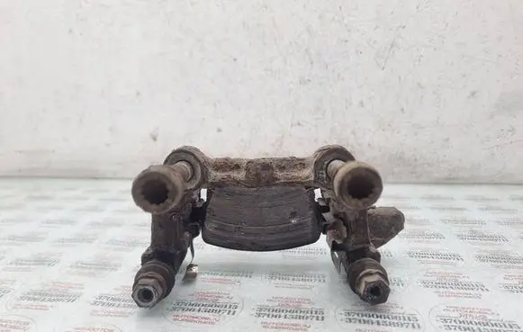 Volkswagen Touran I Brake caliper pad carrier rear