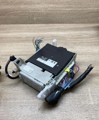 Toyota Yaris Fuse module 892210D120 MB2380008621