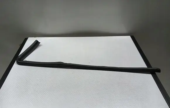 Volkswagen Caddy Front door rubber seal 