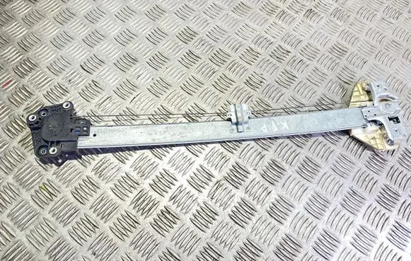 Honda CR-V Front window lifting mechanism without motor