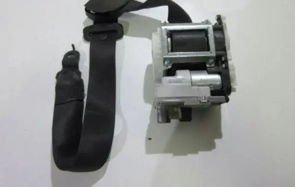 Mercedes-Benz ML W164 Front seatbelt