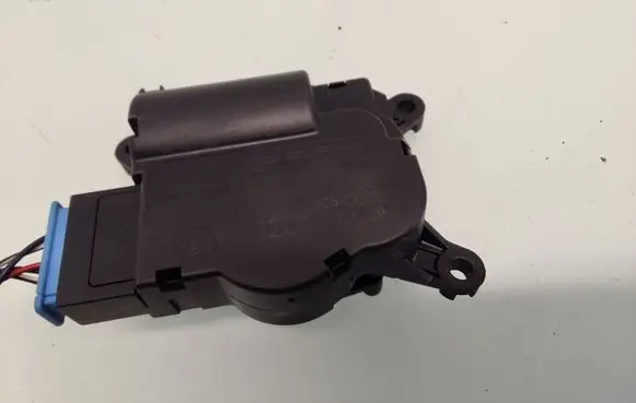 Porsche Cayenne (9PA) Air flap motor/actuator 52411483R01 3093694