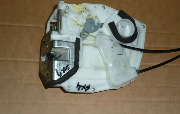 Suzuki SX4 Rear door lock 
