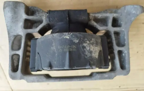 Ford Kuga I Engine mount bracket 7M516F012YB 1543750 LEM3772701ZAWS1