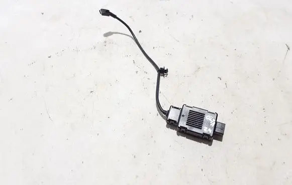 Skoda Octavia Mk4 USB socket connector 5E3035954E