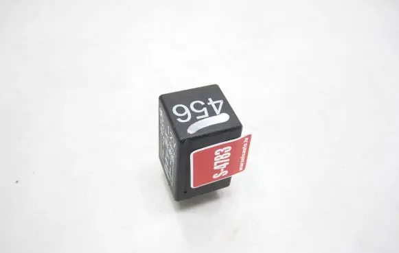 Skoda Superb B5 (3U) Other relay 3U0941597A 31566156B AEV2008