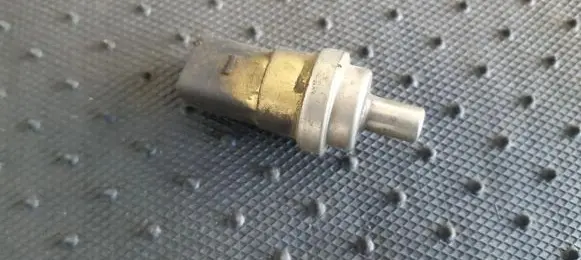 Audi A8 S8 D3 4E Coolant temperature sensor 269415