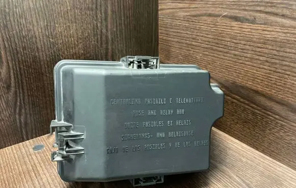 Iveco Daily 35 - 40.10 Fuse box set 69500825