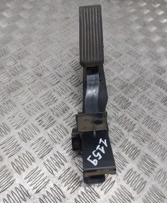Mercedes-Benz E W211 Accelerator throttle pedal A2113000404